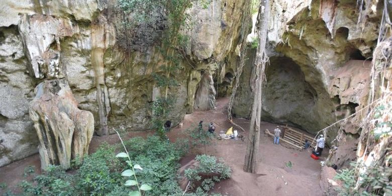 Mtoto dikubur di dalam gua, tempat komunitasnya mungkin tinggal 78.000 tahun yang lalu.