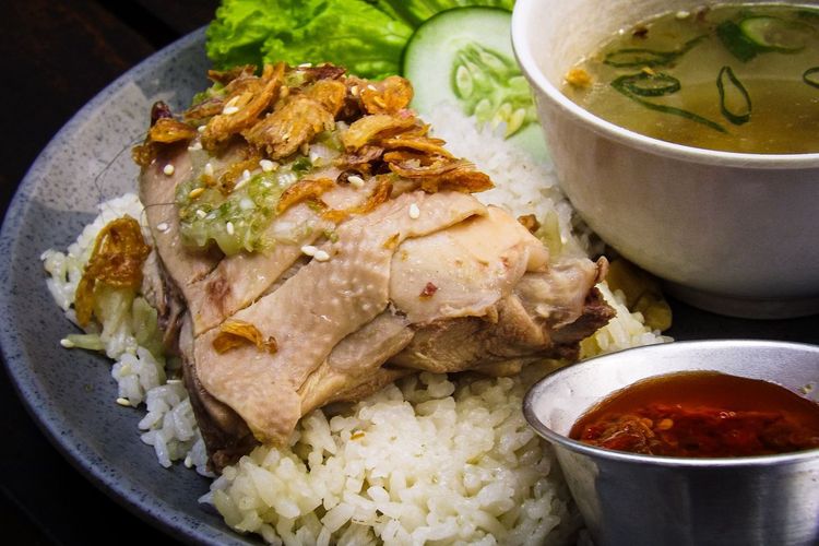 Resep Nasi Hainan Pakai Rice Cooker, Pulen dan Gurih dengan Kaldu Ayam