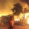 Kebakaran di Kelurahan Krooy Kaimana, Bengkel hingga Kafe Terbakar, Listrik Dipadamkan