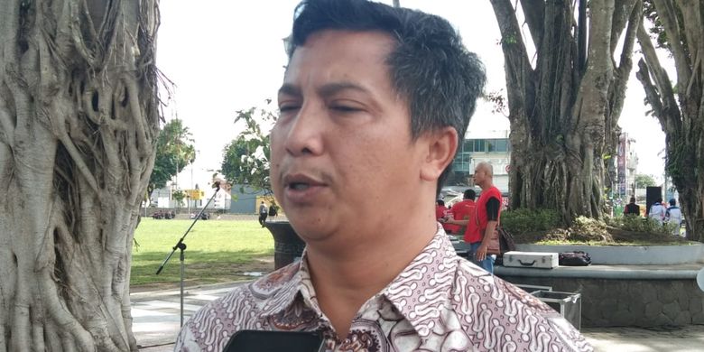 Ketua KPU Kota Magelang, Misbachul Munir saat memberikan keterangan, Minggu (14/1/2024).