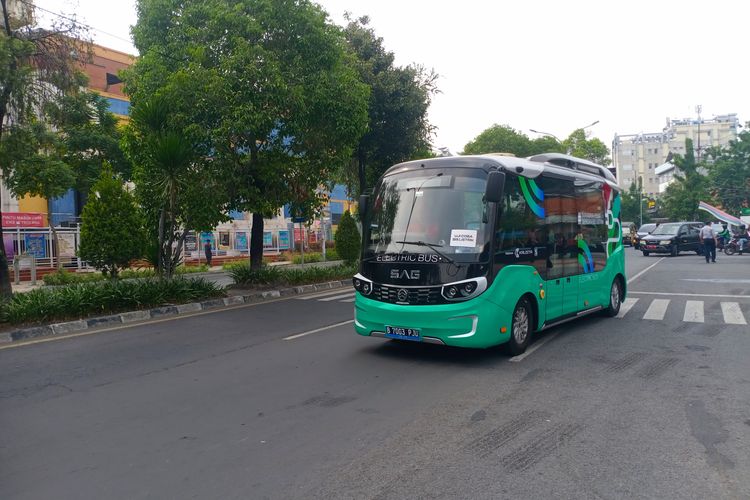 Transportasi publik di Surabaya, Jawa Timur.