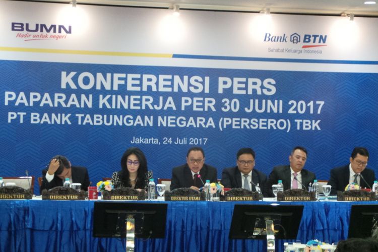 Direksi Bank Tabungan Negara (BTN) saat menyampaikan kinerja semester I/2017, di Menara BTN, Jakarta Pusat, Senin (24/7/2017),