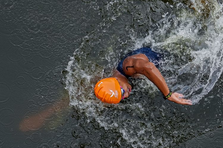 Rashif Amila Yaqin, Kategori Men Elite Triathlon Sprint Distance saat berenang.
