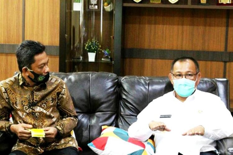 Plt Wali Kota Medan Akhyar Nasution bertandang ke UISU, dia disambut sang rektor Yanhar Jamaluddin, Rabu (24/6/2020)