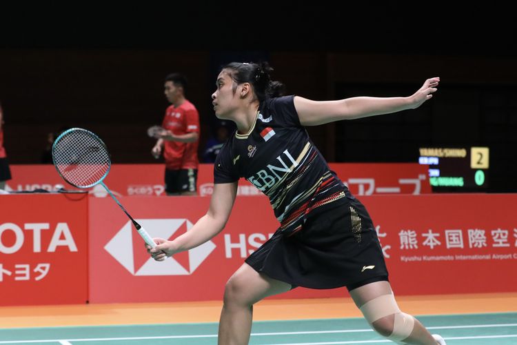 Tunggal putri Indonesia, Gregoria Mariska Tunjung, saat bertanding melawan Yeo Jia Min (Singapura) pada perempat final Kumamoto Masters Japan 2023 di Kumamoto Prefectural Gymnasium, Jumat (17/11/2023).