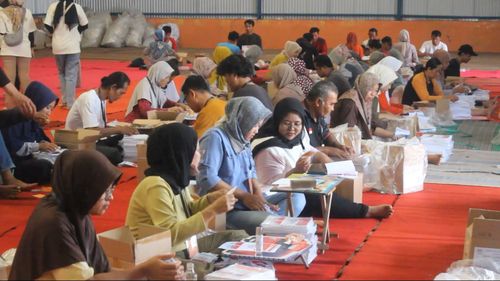 Pelipatan Surat Suara Pilkada Pacitan, Warga Hasilkan Rp 300.000 Per Hari