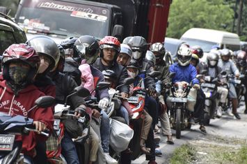 Lalu Lintas Lingkar Gentong Padat, Sejumlah Kendaraan Mogok di Bahu Jalan