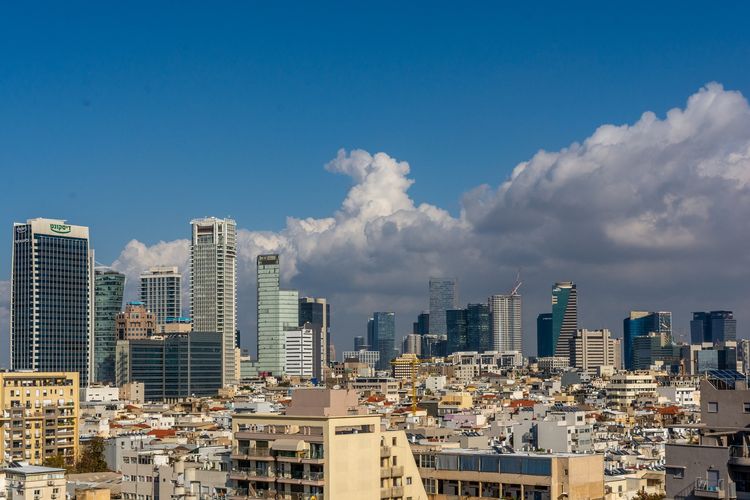 Suasana Tel Aviv, Israel pada musim panas.