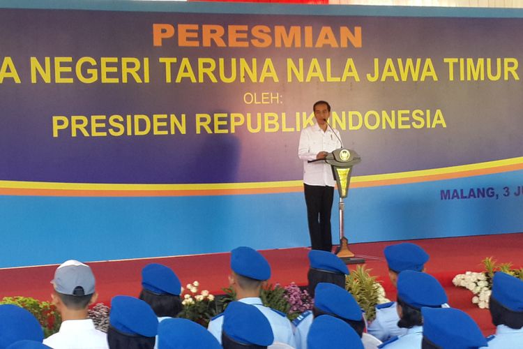 Presiden Joko Widodo saat meresmikan SMA Negeri Taruna Nala Jawa Timur di Kelurahan Tlogowaru, Kota Malang, Jawa Timur, Sabtu (2/6/2017)