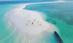 Bingung Cari Destinasi Wisata Akhir Tahun? Coba Kunjungi Pantai Pasir Timbul Mansuar di Raja Ampat