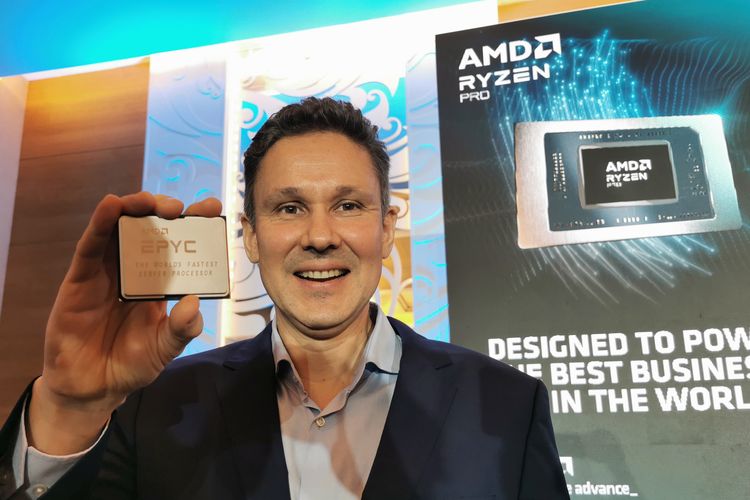 Director of Commercial Sales Asia Pacific Region AMD Alexey Navolokin memperkenalkan jajaran prosesor server AMD Epyc terbaru dalam acara yang digelar di Jakarta, Rabu (20/9/2023).