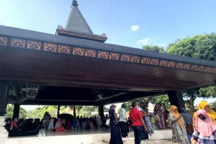 Suasana di area pusara Makam Bung Karno di Kelurahan Bendogerit, Kecamatan Sananwetan, Kota Blitar, Jawa Timur, Selasa (21/6/2022)