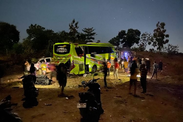 Bus Rute Bima-Jakarta Masuk Jurang 60 Meter di Dompu, Belasan Penumpang Terluka