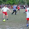 Serunya Jokowi Main Bola bersama Bocah-bocah di Lapangan Sorido Biak, Cetak 1 Gol