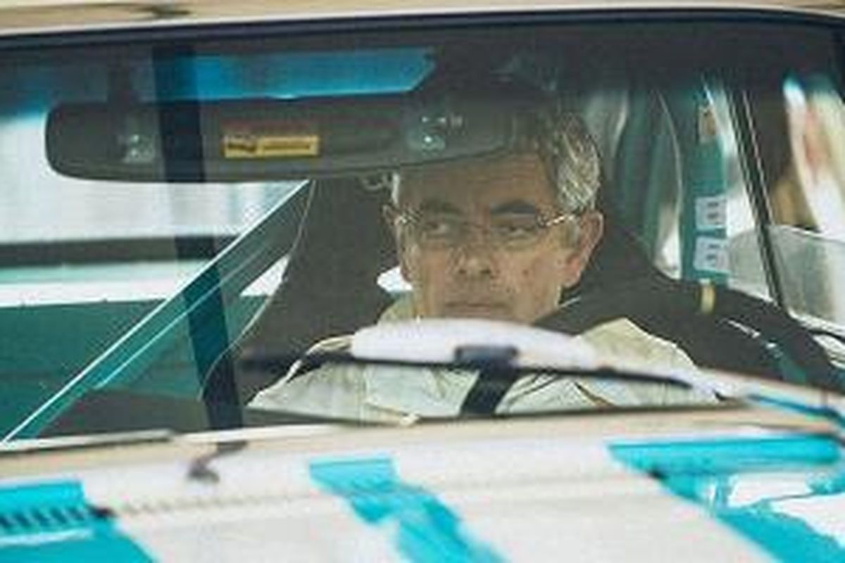 Rowan Atkinson kecelakaan saat balapan menggunakan Ford Falcon Sprint 1964