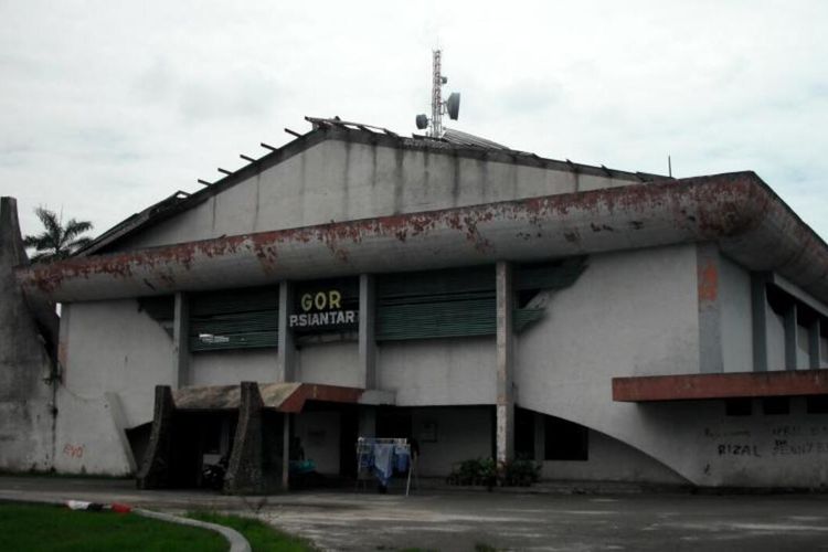 Foto: Gedung Olahraga (GOR) Pematang Siantar sebelum dirubuhkan, menggantikan Gedung Merdeka yang dibangun oleh PT Suriatama Mahkota Kencana melalui pola bangun guna serah (BGS).