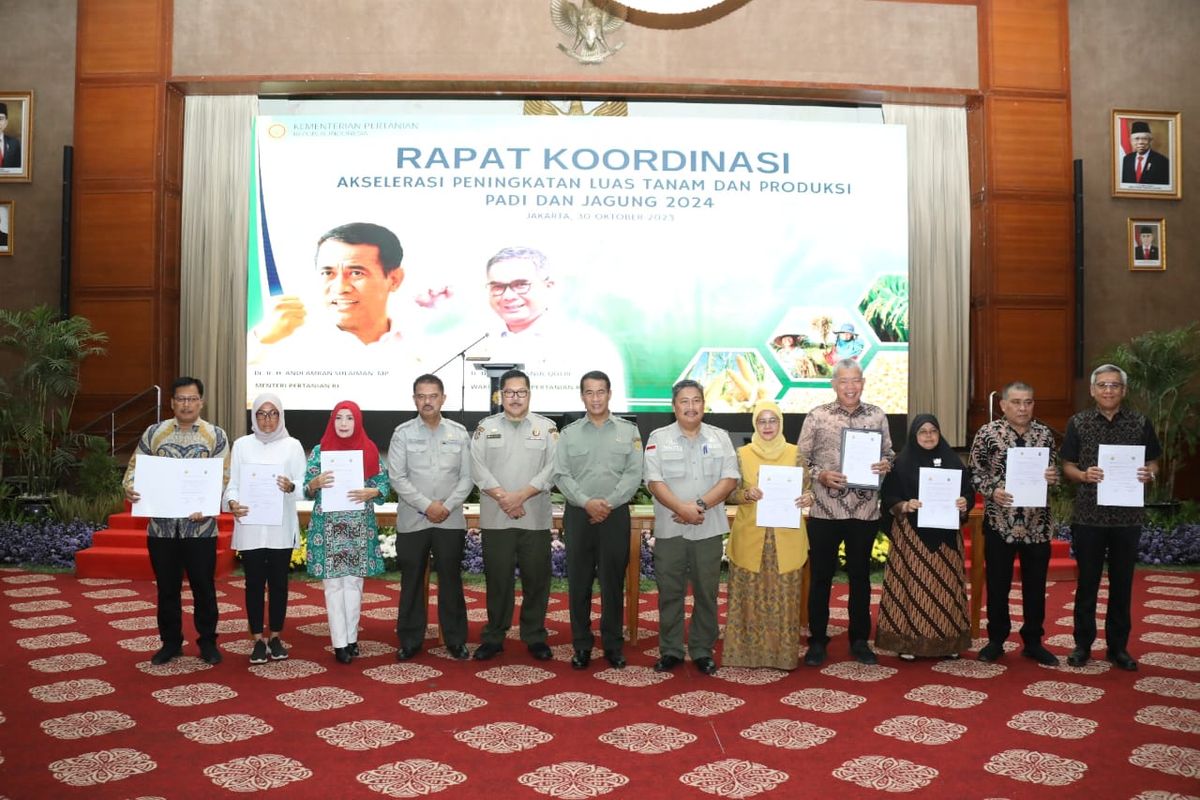 Rapat Koordinasi Kementan untuk bahas peningkatan luas tanam serta produksi padi dan jagung 2024 di Indonesia, Senin (30/10/2023).