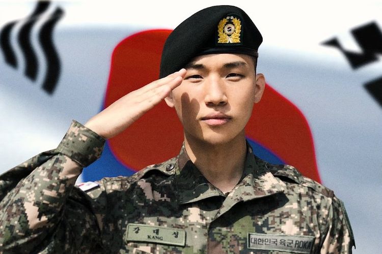 Member boyband BIGBANG Daesung berseragam militer.