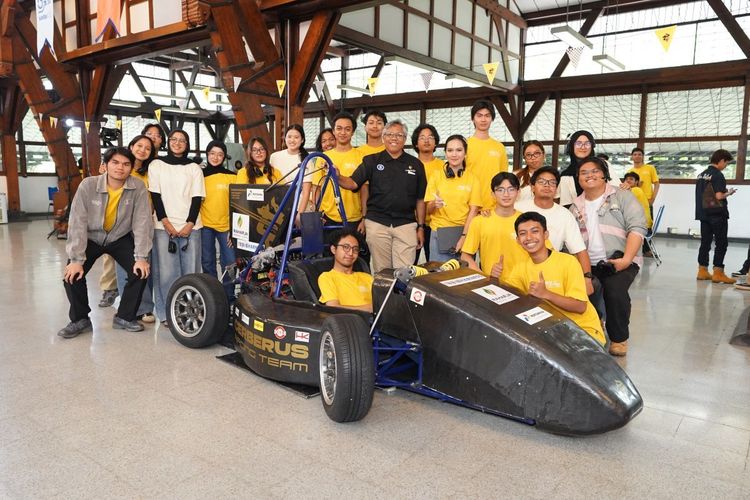Mobil Balap CRT-02 Karya Mahasiswa ITB Siap Berlomba di Formula Student Jepang