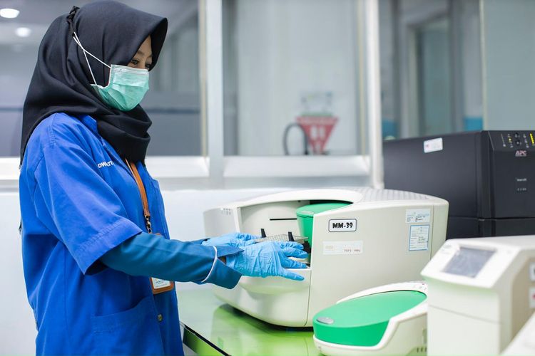 Ilustrasi pengujian sertifikasi halal oleh Sucofindo. Sucofindo tegaskan dukungan terhadap ekosistem halal nasional melalui ALPHI.