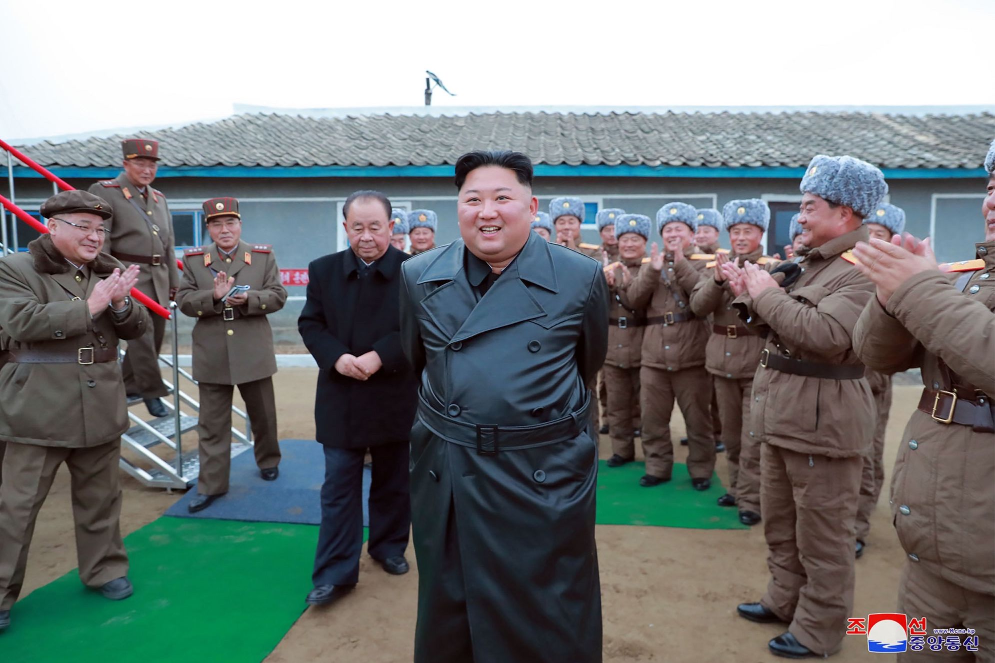 Sambil Tersenyum, Kim Jong Un Awasi Uji Coba Senjata Korea Utara