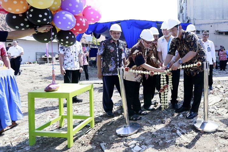 Wali Kota Semarang, Hendrar Prihadi, meresmikan ground breaking pembangunan gedung 5 lantai Rumah Sakit Pantiwilasa Dr. Cipto, Jumat (23/3/2018).