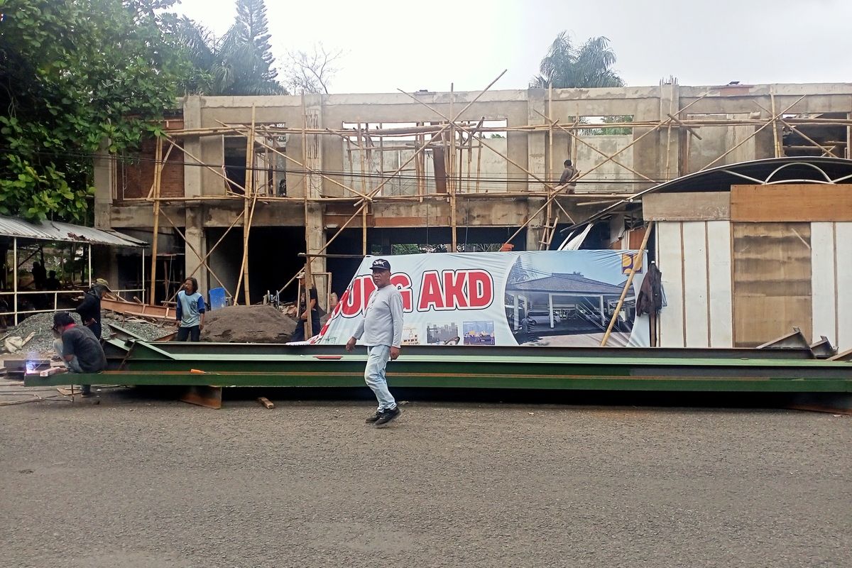 Perbaikan Gedung DPRD Kabupaten Bandung yang menghabiskan anggara Rp 3,38 M dirasa tidak sesuai harapan, belum lagi tidak ada kejelasan ihwal perusahaan pemenang yang mengerjakan perbaikan tersebut.