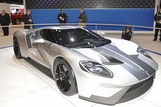 Ford GT Berkostum Silver Pamer Diri di Chicago