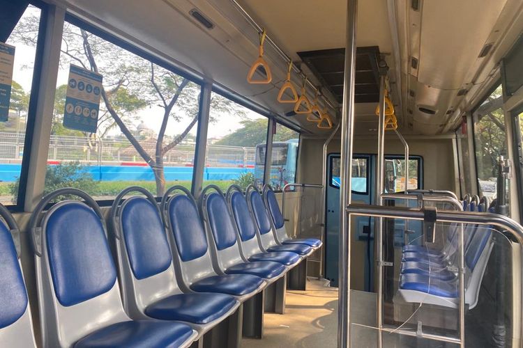 Interior di dalam bus Wara-wiri di Ancol, Jakarta Utara. 