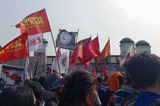 Mahasiswa Kembali Demo di Depan Gedung DPR RI, Bawa Spanduk "Lawan Rezim Anti Demokrasi"