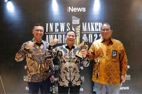 Direktur Utama PNM Raih Penghargaan dalam Ajang iNews Maker Award 2022