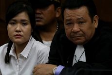 Jaksa Jelaskan Barang Bukti Gelas dan Botol Isi Kopi Vietnam yang Dipersoalkan Pengacara Jessica