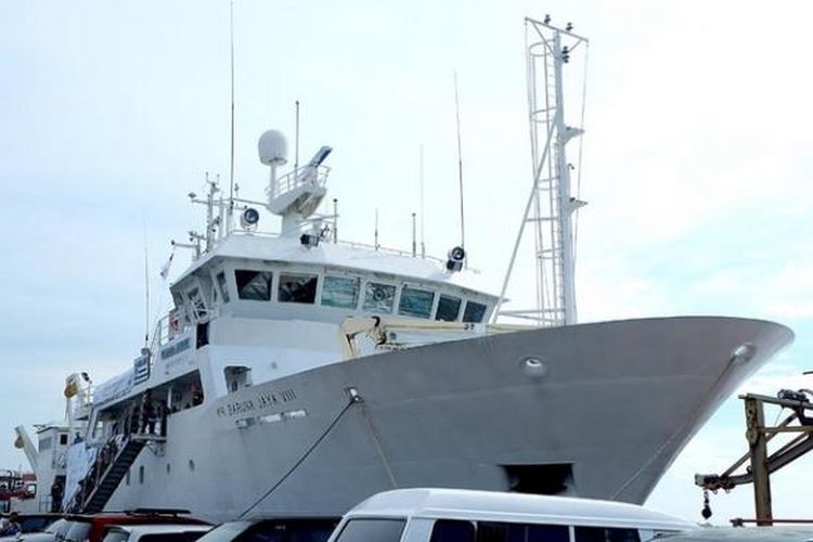 Kapal Riset Baruna Jaya VIII milik Lembaga Ilmu Pengetahuan Indonesia sedang bersandar di Pelabuhan Perikanan Samudera Nizam Zachman, Jakarta Utara, Sabtu (23/4/2016). LIPI menggunakan kapal ini untuk riset kelautan. 