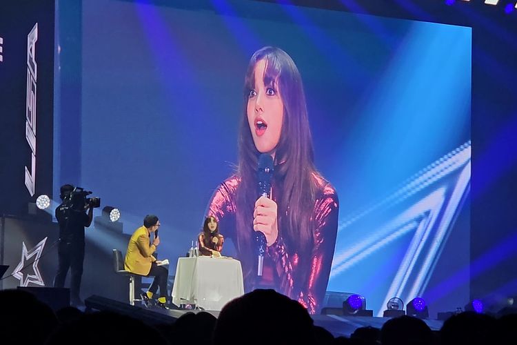 Lisa BLACPINK Kepedasan Usai Cicipi Rendang, Tanya Nasi Panas