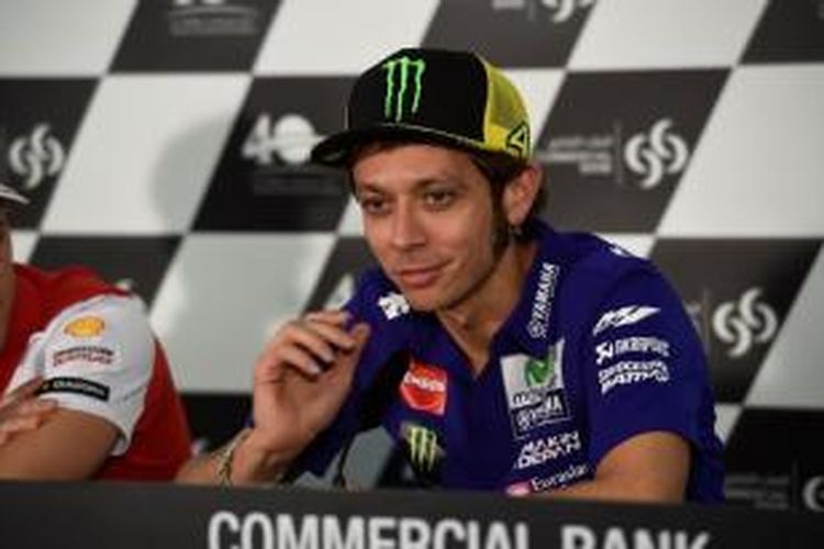 Pebalap Movistar Yamaha asal Italia, Valentino Rossi, berbicara kepada media dalam konferensi pers jelang GP Qatar di Sirkuit Losail, Rabu (25/3/2015).