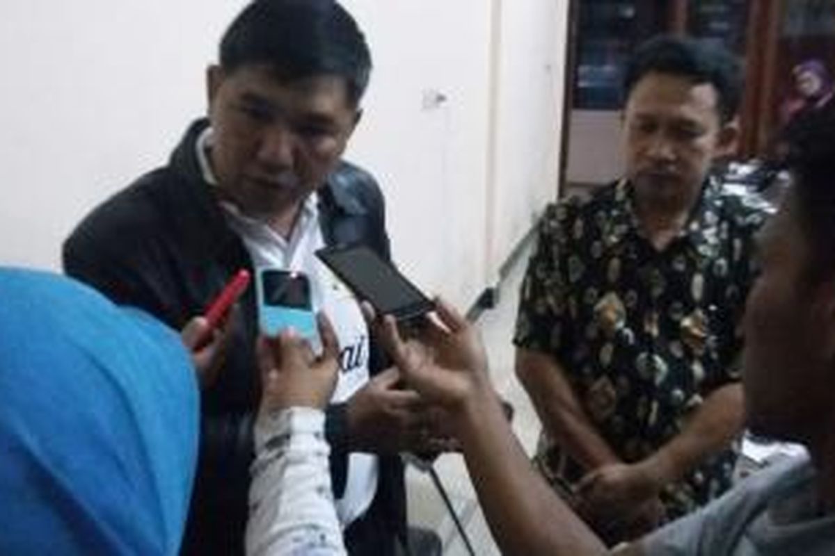 Kasubdit Pengamanan Kombes Pol Ahmad Ramadan, Jumat (16/10/2015), memimpin tim Direktorat Pangamanan dan Pengawasan BNP2TKI mendampingi 86 calon TKI (CTKI) nonprosedural atau ilegal hasil penindakan baru-baru ini.  