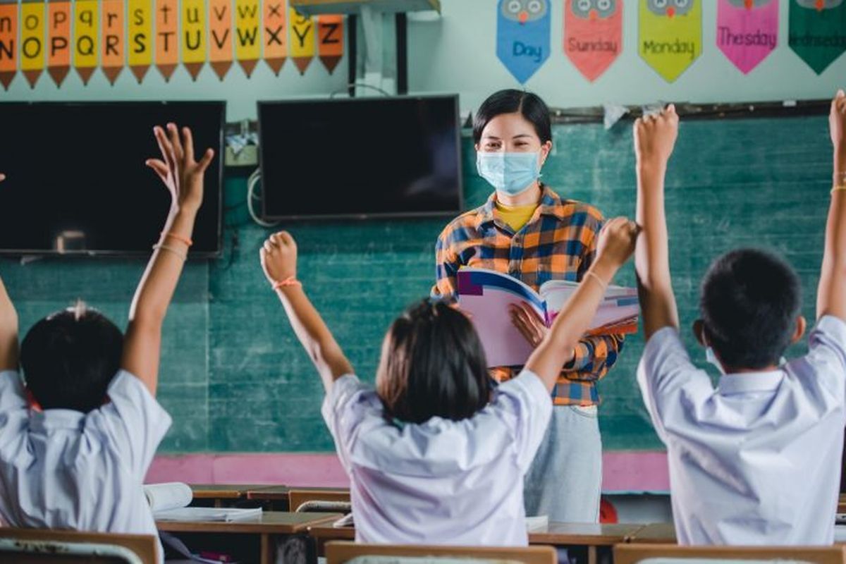 Ilustrasi siswa sedang belajar di kelas.