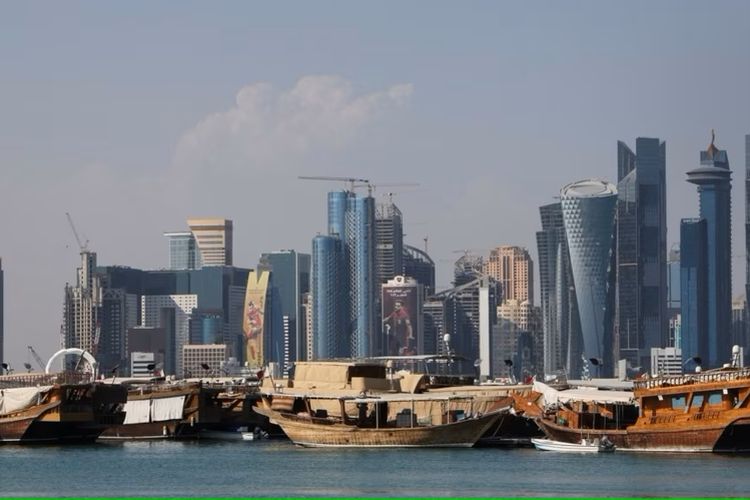 Kapal berlabuh di Doha menjelang Piala Dunia di Doha, Qatar 11 November 2022.