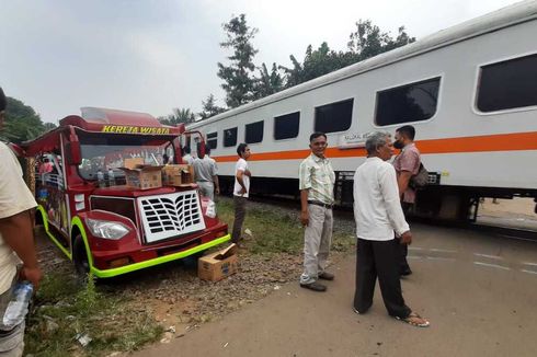 Polisi Sebut Odong-odong yang Ditabrak Kereta Overload dan Over Dimension