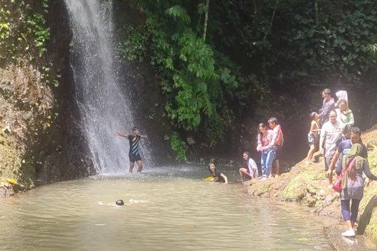 Curug Cipeuteuy.