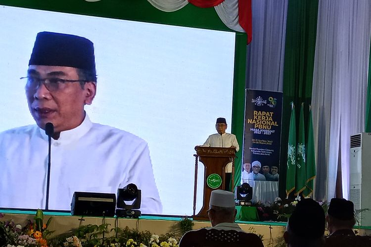 Ketua Umum PBNU KH Yahya Cholil Staquf saat membuka Rakernas PBNU di Kompleks Pondok Pesantren Cipasung, Tasikmalaya, Kamis (24/3/2022) malam.