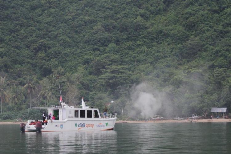 Klinik Apung Dompet Dhuafa, bertolak dari pelabuhan untuk melayani kebutuhan akan kesehatan masyarakat di Nusa Tenggara Barat.