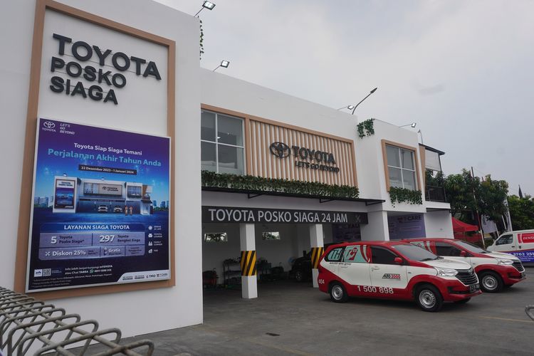 Posko Siaga Toyota Saat Natal dan Tahun Baru