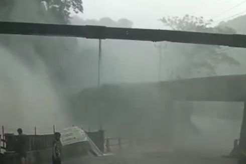 Air Terjun Lembah Anai Meluap, Jalan Padang-Pekanbaru Terputus