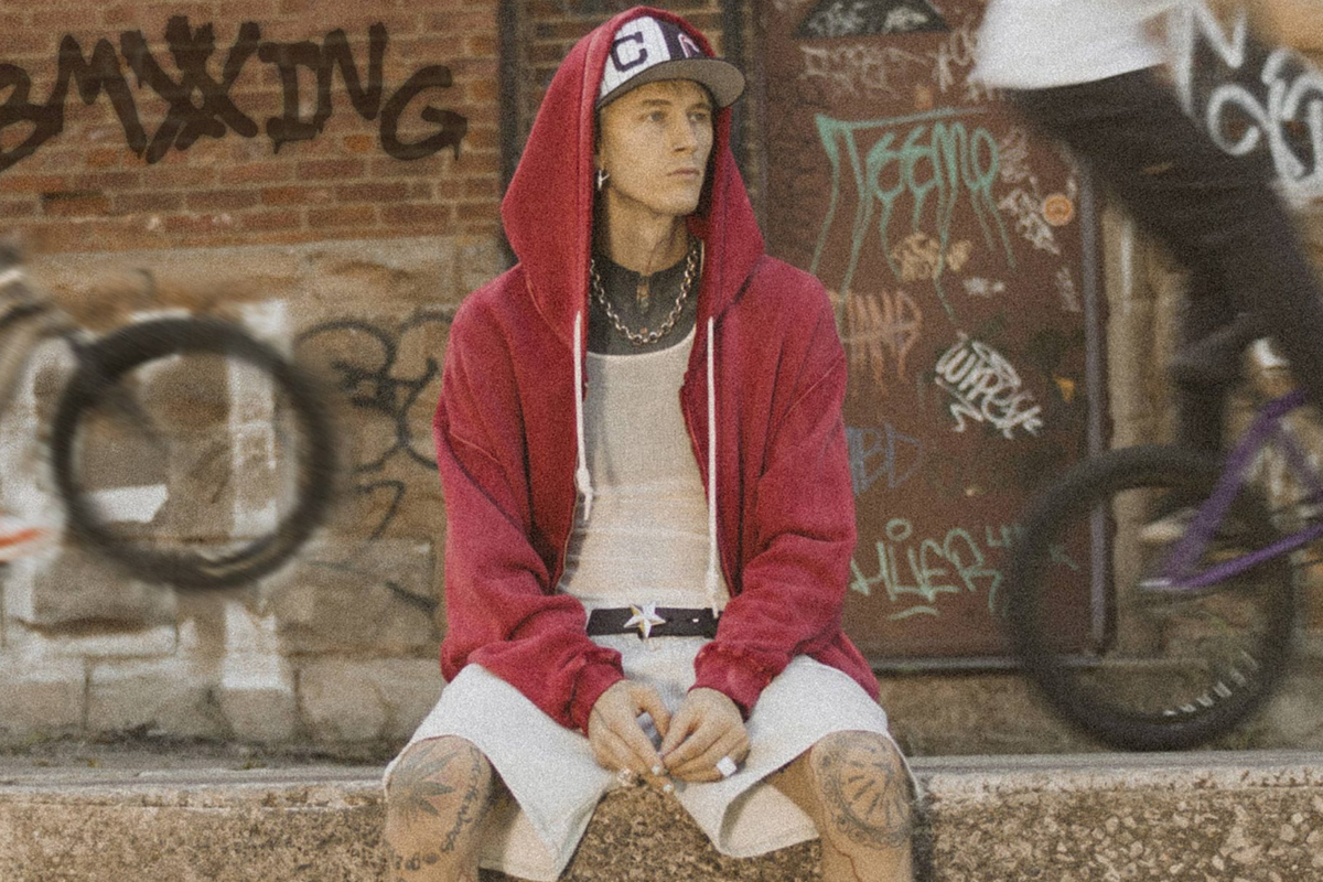 Rapper dan penyanyi Machine Gun Kelly.
