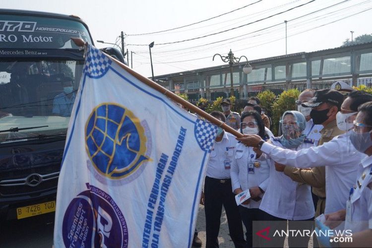 Uji Coba operasional tiga trayek bus baru Perum PPD di Grand Central Bogor, Senin (3/8/2020). (ANTARA/HO-Humas Perum PPD)