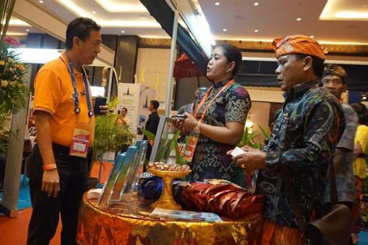 Bali and Beyond Travel Fair (BBTF) 2015 di Bali Nusa Dua Convention Center, Nusa Dua, Kamis (11/6/2015). BBTF berlangsung hingga Sabtu (13/6/2015). BBTF adalah acara pameran pariwisata tahunan yang bertujuan untuk meningkatkan promosi pariwisata nusantara dengan membawa pembeli potensial dan pelaku bisnis pariwisata Indonesia dalam satu forum