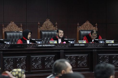 Enam Hakim Konstitusi Dianugerahi Gelar Bintang Mahaputera oleh Jokowi, Ini Rinciannya