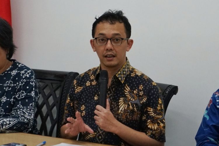 Komisioner Komisi Nasional Hak Asasi Manusia (Komnas HAM) Beka Ulung Hapsara saat memaparkan catatan Komnas HAM terkait debat pertama Pilpres, di kantor Komnas HAM, Menteng, Jakarta Pusat, Jumat (18/1/2019).