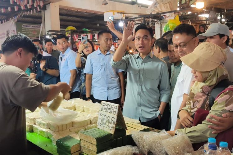 Pedagang Harap Harga Turun Usai Gibran Blusukan di Pontianak